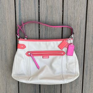 Coach leather shoulder bag in excellent conditions!